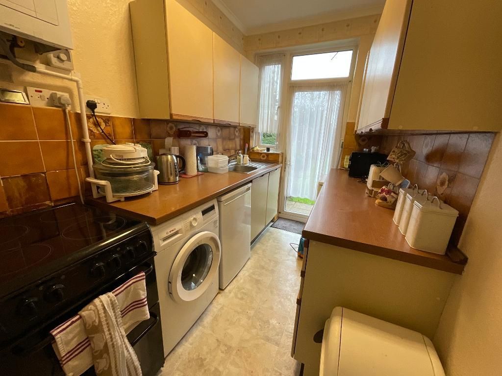 Property photo 3 of 14 Kitchen 9'4 x 5'9