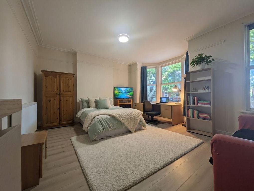 Property photo 1 of 7 Photo 12