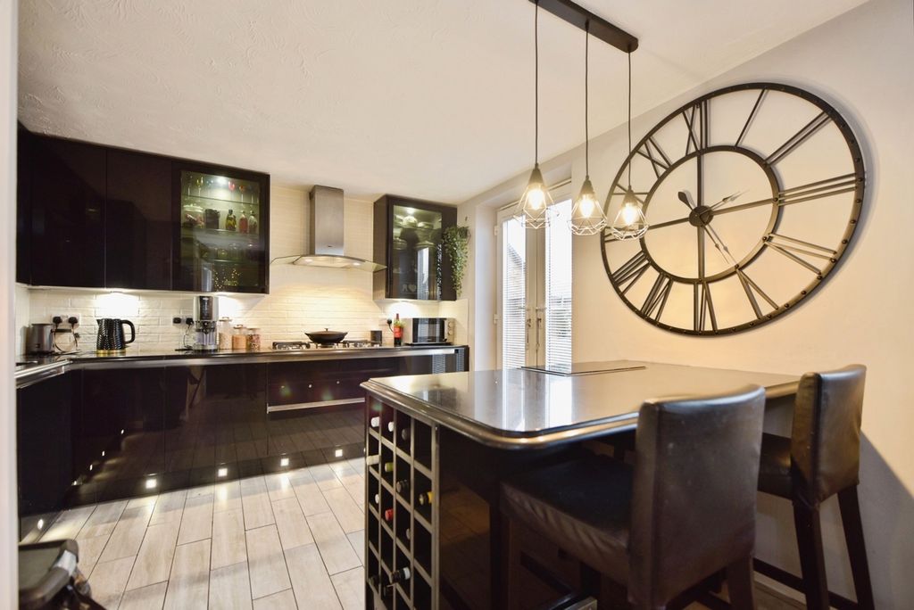 Property photo 3 of 18 Pbox-Img.Jpg