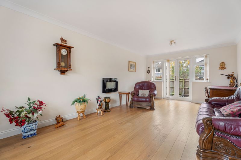 Property photo 3 of 23 Lounge