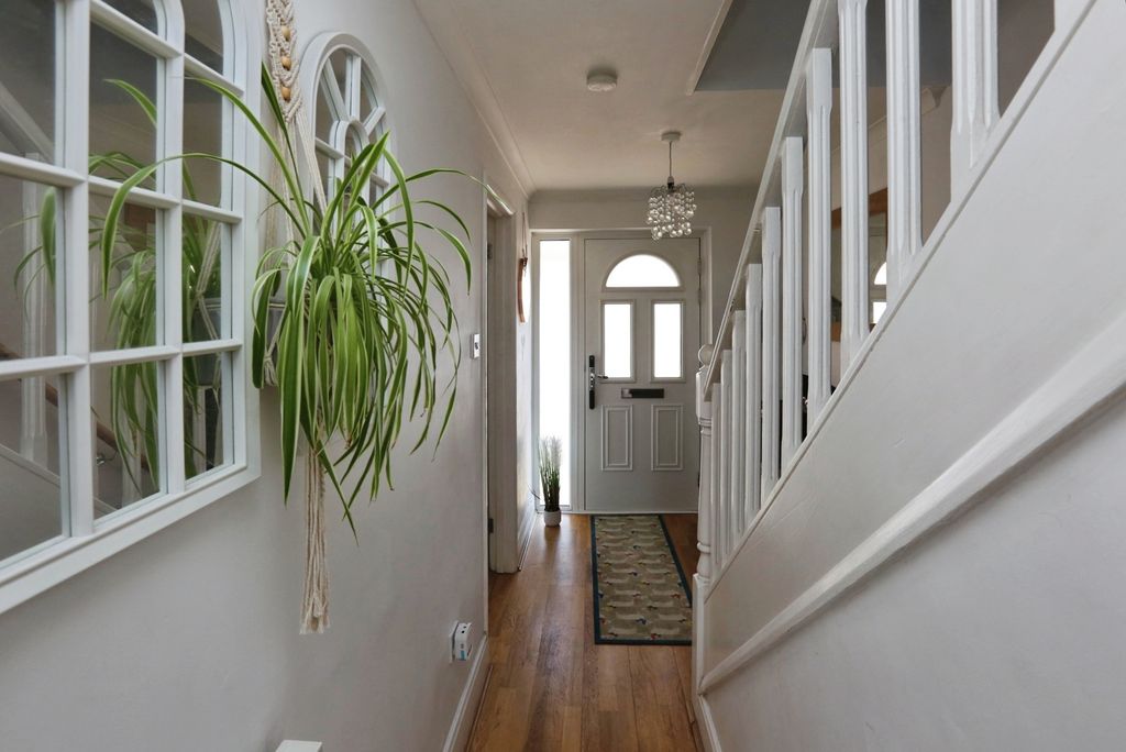 Property photo 2 of 17 Photo