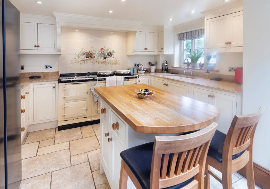 Property photo 2 of 21 Kitchen