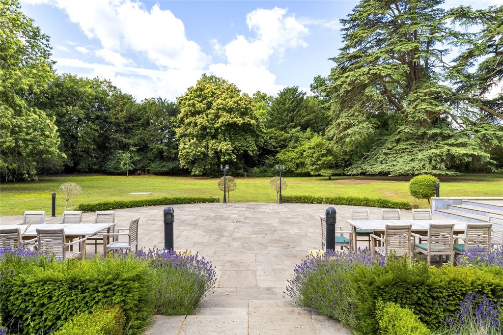 Property photo 3 of 7 Mature Gardens