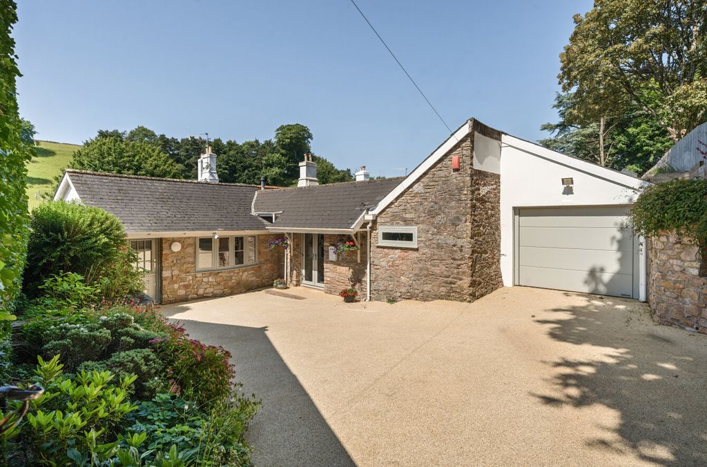 Property photo 1 of 18 1303898-1-685294d...
