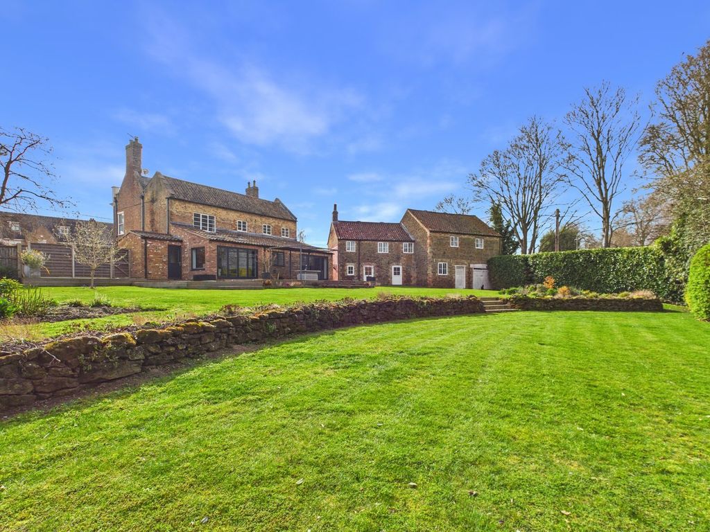 Property photo 2 of 37