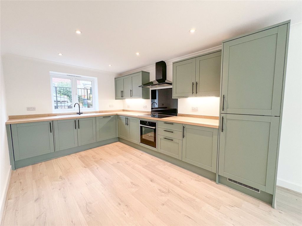 Property photo 2 of 17 Picture No. 03