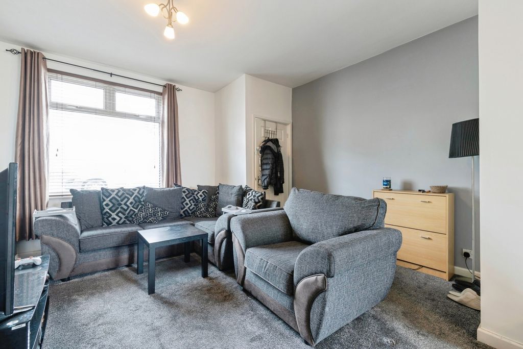 Property photo 2 of 17 Pbox-Img.Jpg