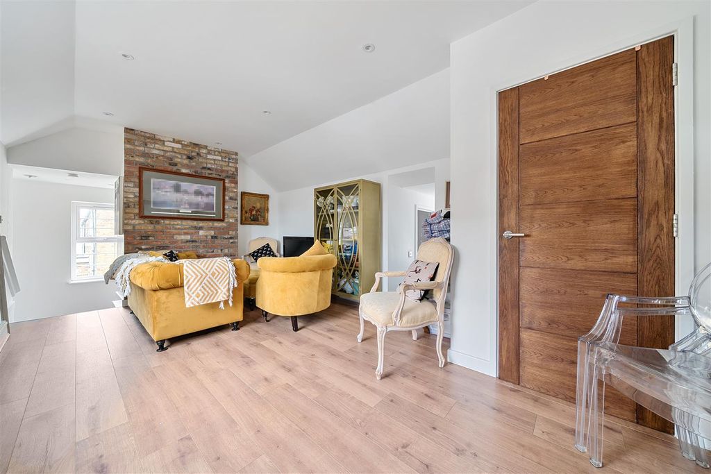Property photo 2 of 17 1 Bedroom Flat For Sale In Westgate By Guildcrest