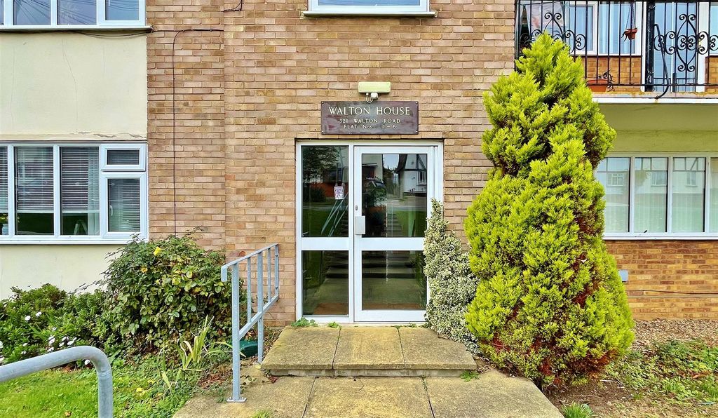 Property photo 2 of 16 Outside - Front