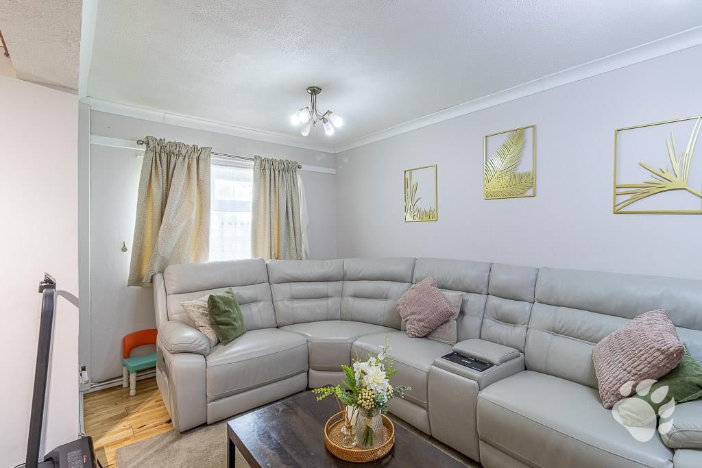 Property photo 3 of 20 Lounge