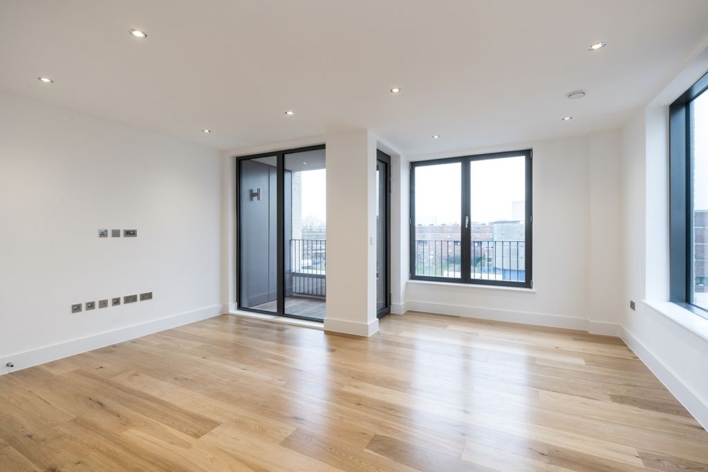 Property photo 1 of 11 Reception Room