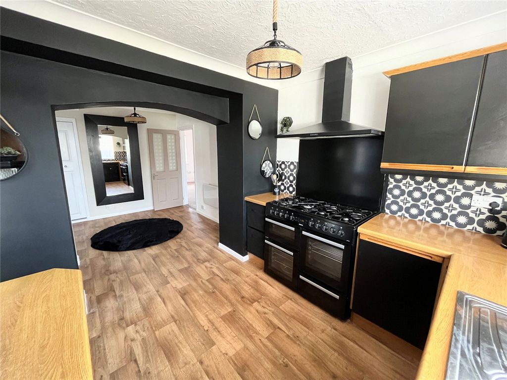 Property photo 3 of 26 Kitchen/Diner