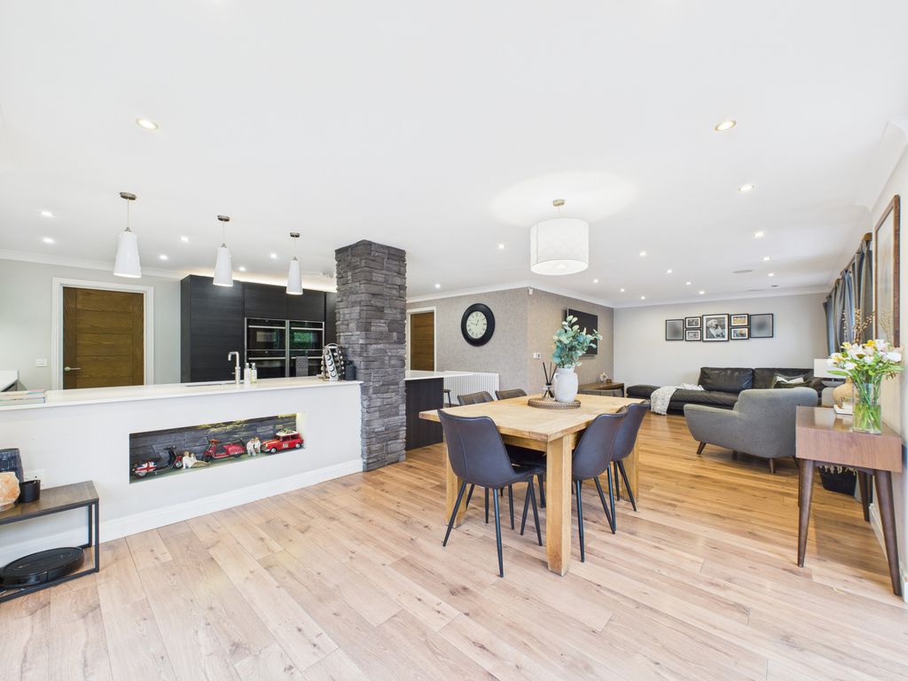 Property photo 2 of 27