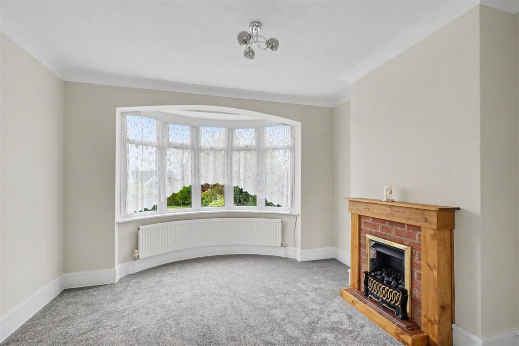 Property photo 3 of 18 Lounge Diner_1.Jpeg