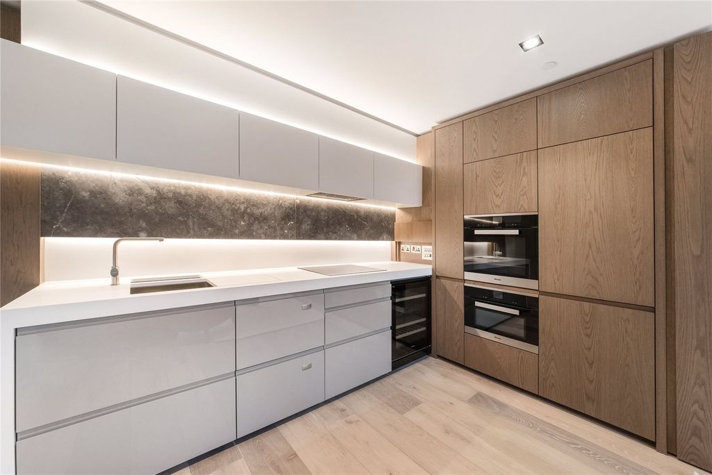 Property photo 1 of 7 Kitchen