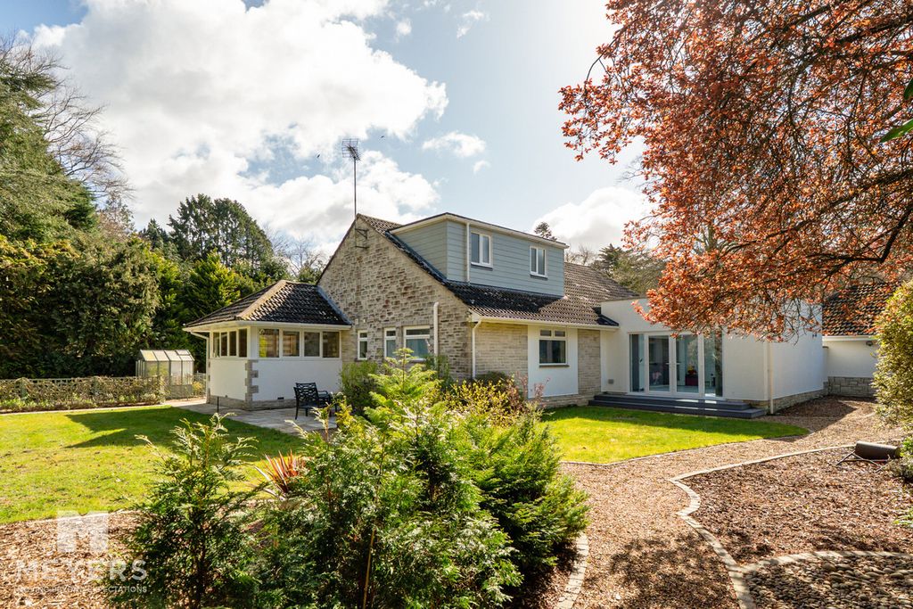 Property photo 2 of 26