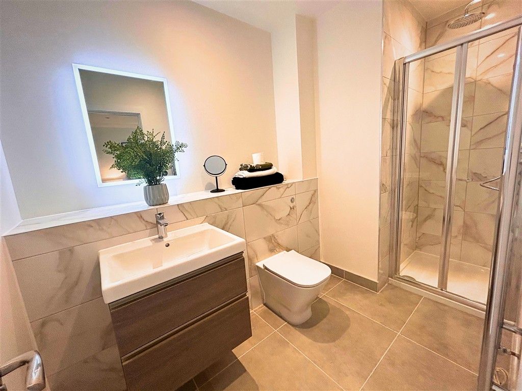 Property photo 2 of 10 En-Suite