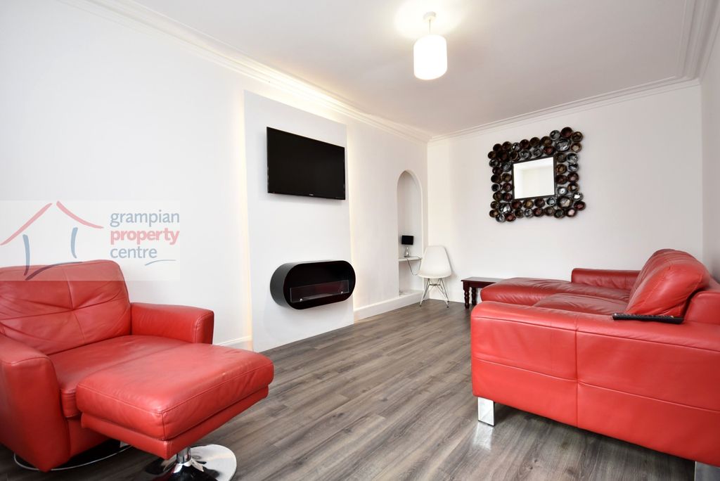 Property photo 3 of 23 l1.Jpg