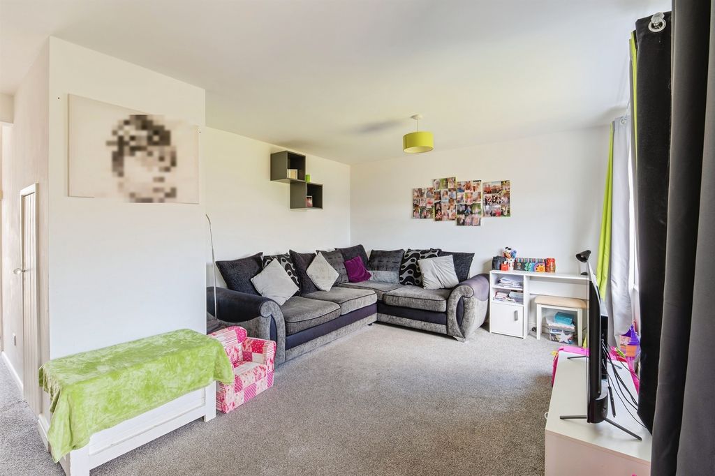 Property photo 3 of 12