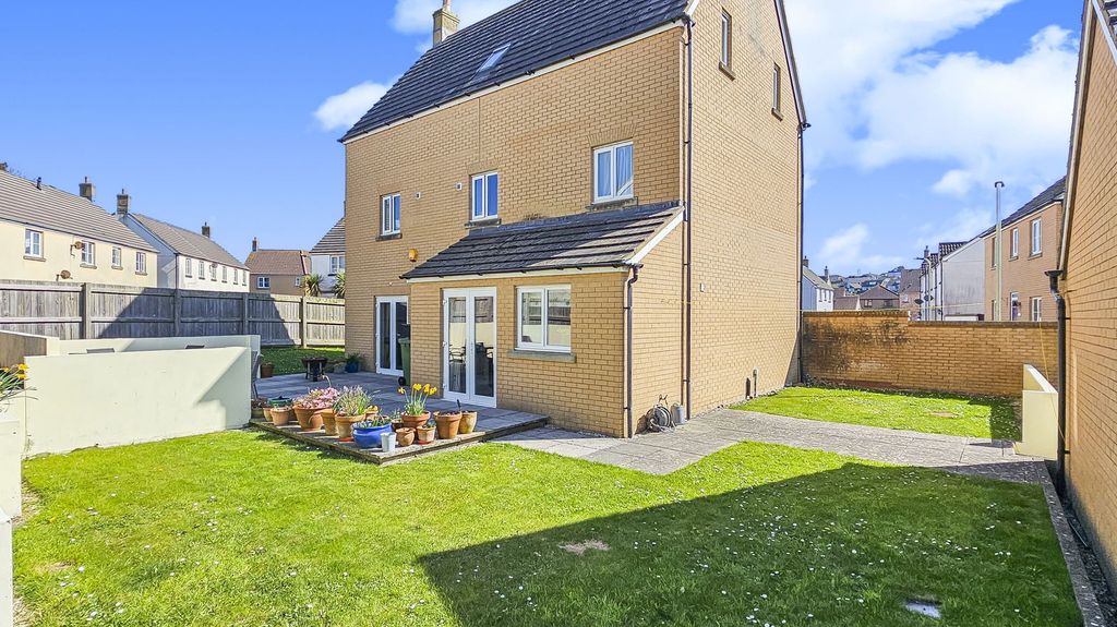 Property photo 2 of 31