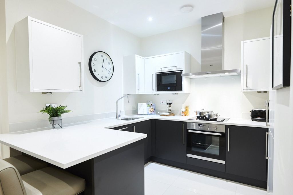 Property photo 3 of 7 Kitchen