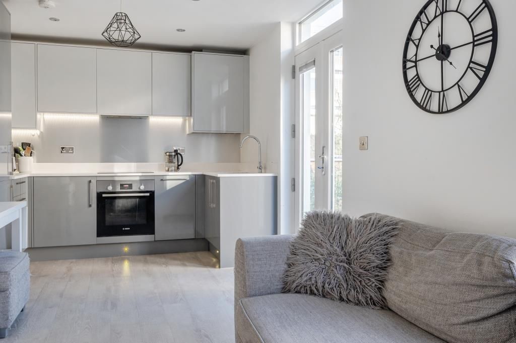 Property photo 2 of 11 Kitchen