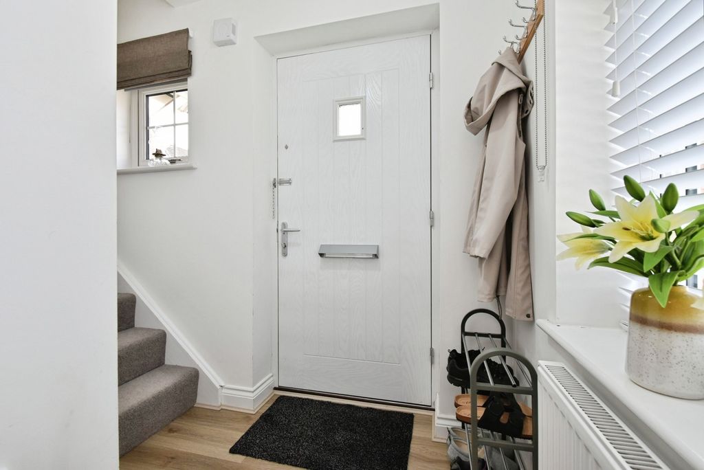 Property photo 3 of 20 Pbox-Img.Jpg