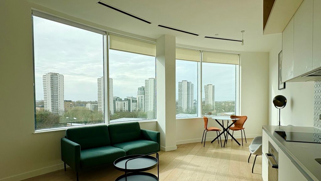 Property photo 1 of 17 Living Room