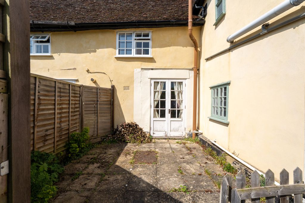 Property photo 2 of 8