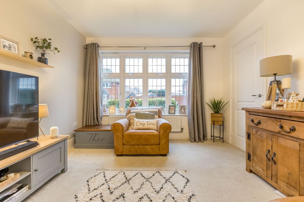 Property photo 3 of 22 Lounge