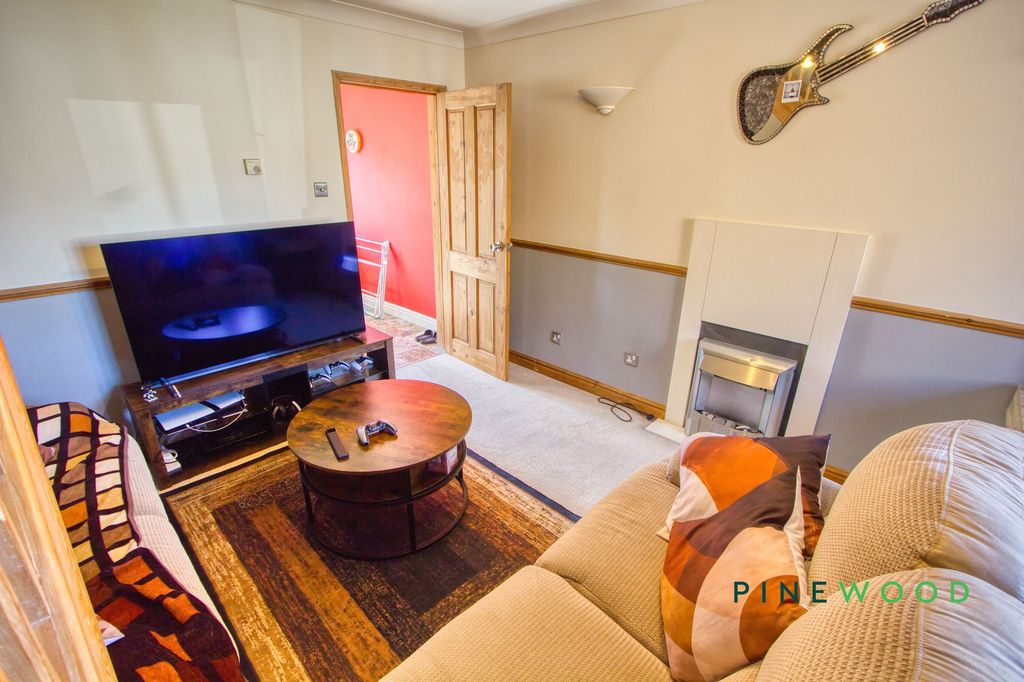 Property photo 3 of 17 Living Room
