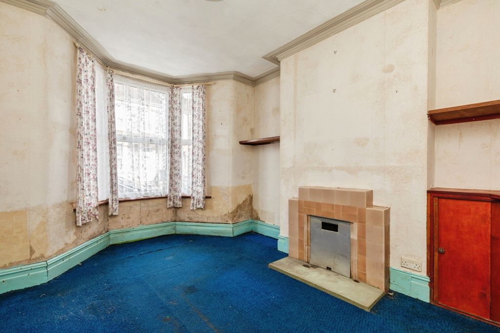 Property photo 3 of 18