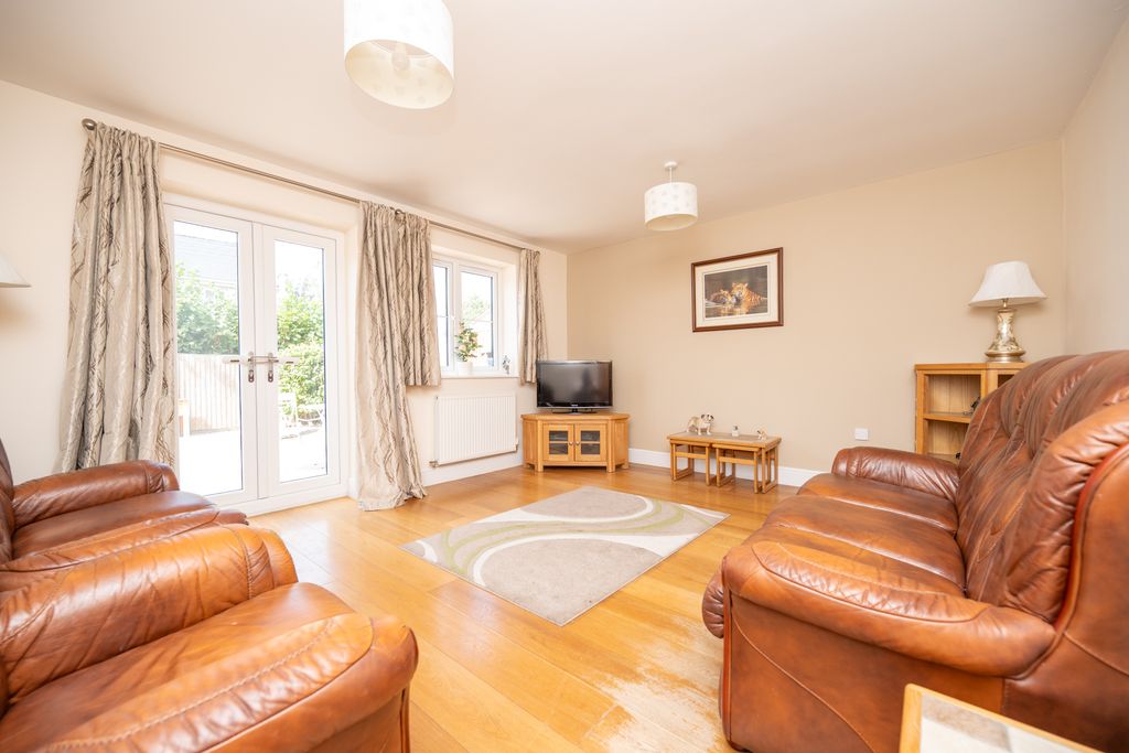 Property photo 3 of 11