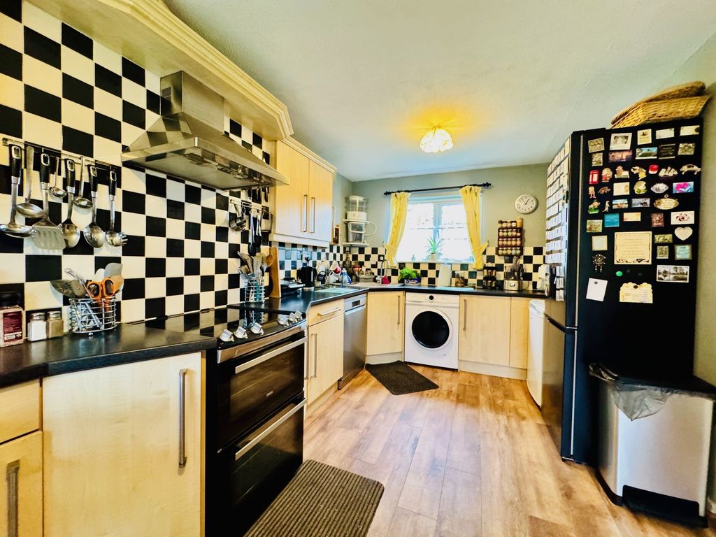 Property photo 2 of 31