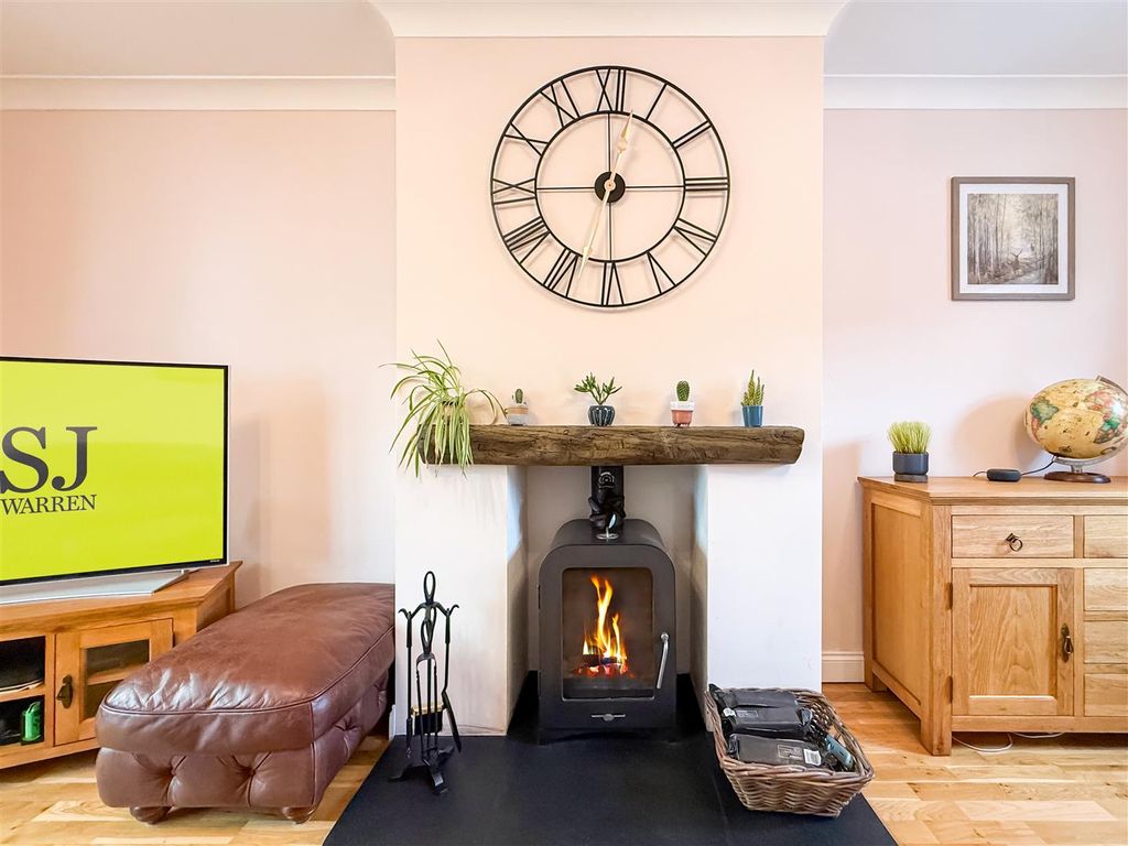 Property photo 3 of 29 Lounge