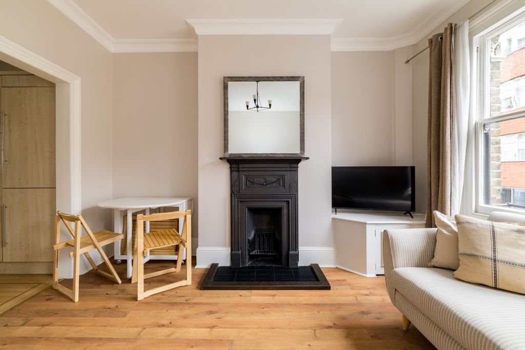 Property photo 3 of 13 25A Tabard St-21