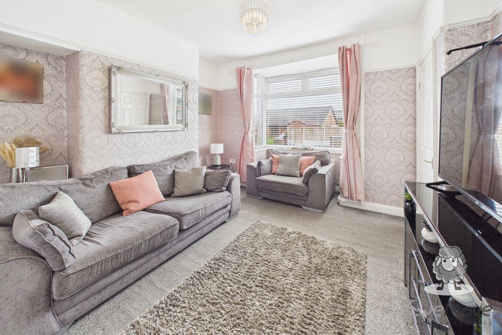 Property photo 2 of 11 17