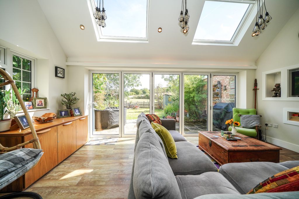 Property photo 2 of 22 19-Bourne-End-Lane-1028