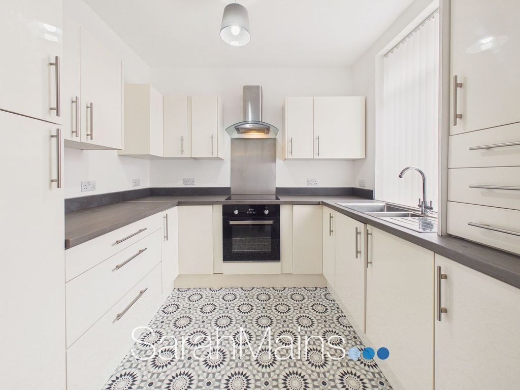 Property photo 2 of 9 Kitchen