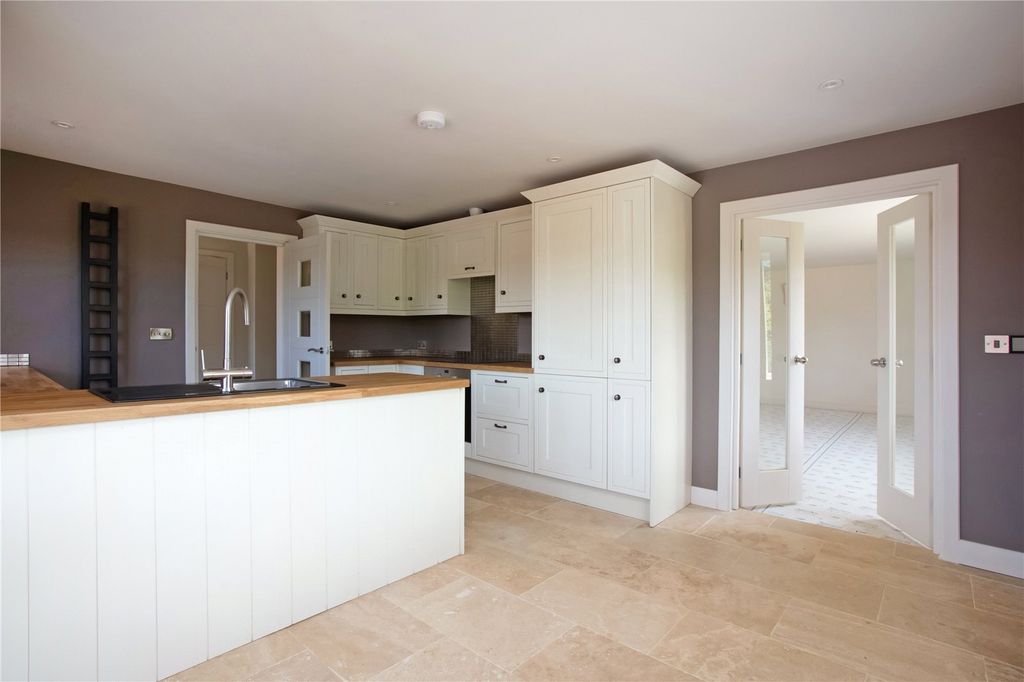 Property photo 2 of 12 Picture No. 43