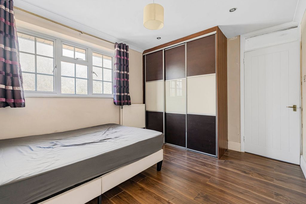 Property photo 3 of 21 Bedroom