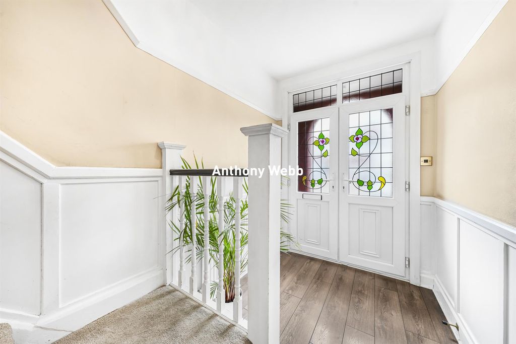 Property photo 3 of 18 Hallway