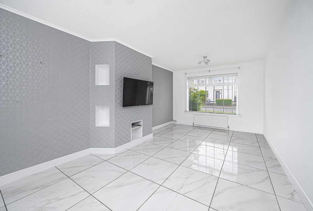 Property photo 3 of 19 Lounge