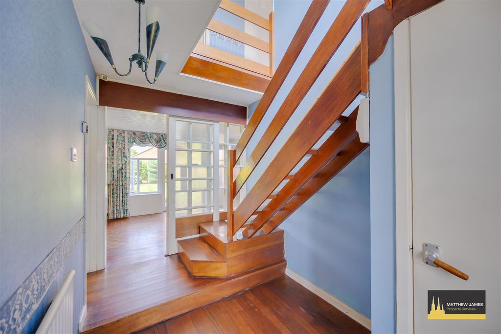 Property photo 2 of 25 Entrance Hallway