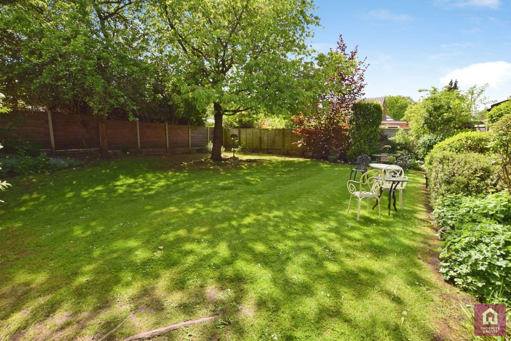 Property photo 2 of 15 Communal Gardens