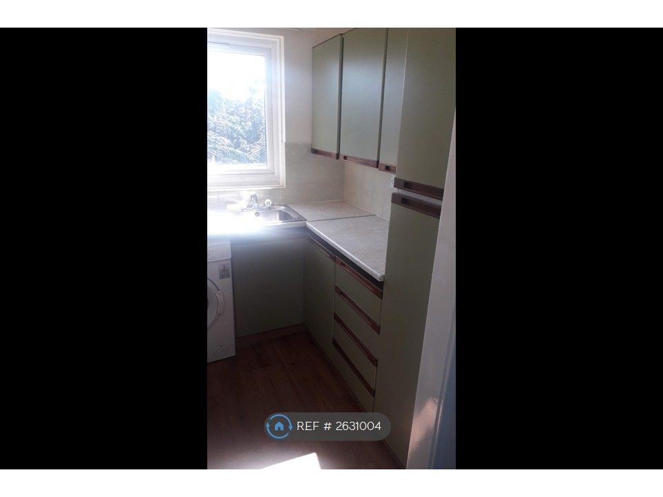 Property photo 2 of 8 Kitchen