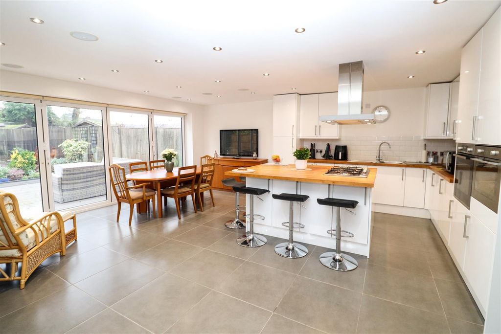 Property photo 2 of 20 Kitchen/Breakfast/Dining Room
