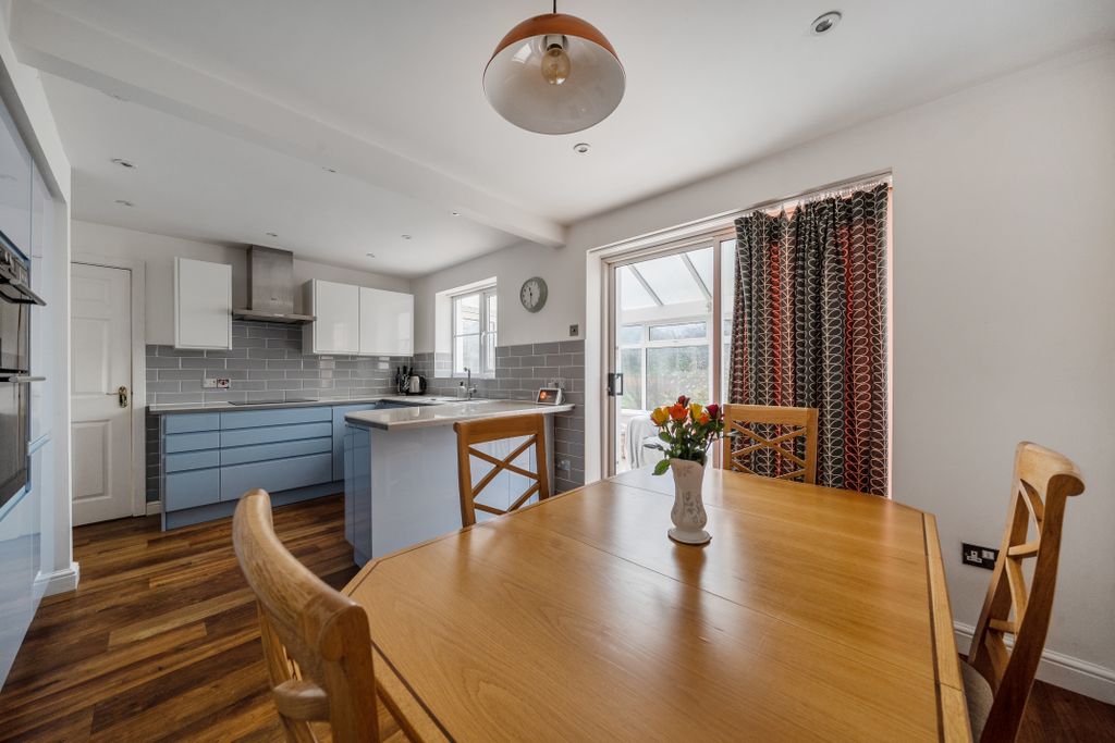 Property photo 3 of 28 138383915693829Cba0F26