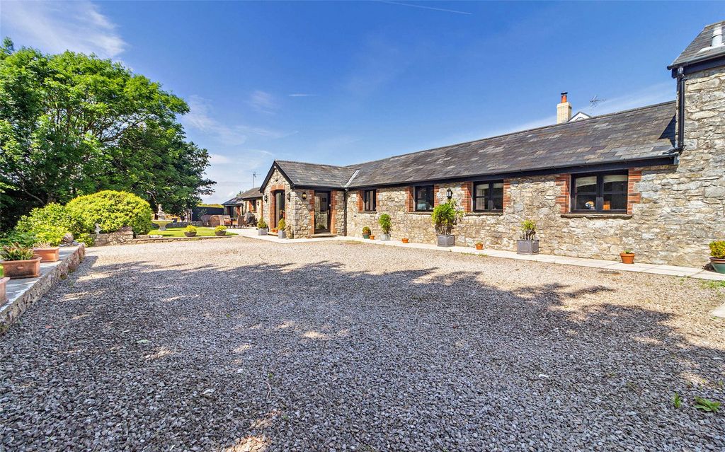 Property photo 3 of 29 House