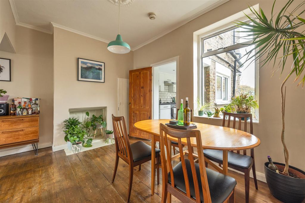 Property photo 3 of 24 Odessa Road, E7